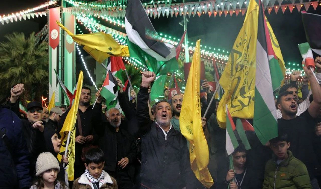 İsrail'in İran'ın Şam Konsolosluğu'nu vurmasının ardından halk ayaklandı: Füzeye karşı füze