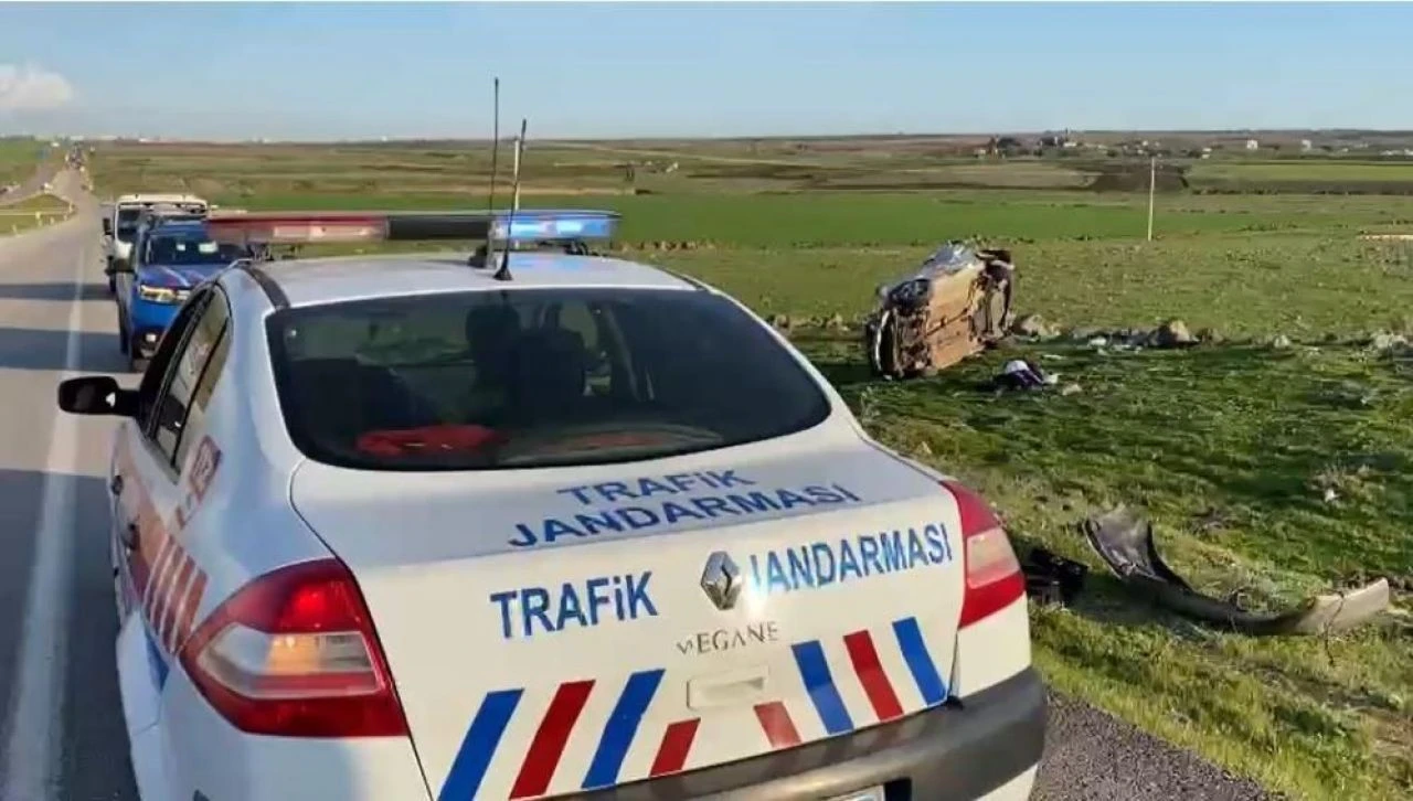 Şarampole uçan otomobil takla atıp yan durdu! Ölü ve yaralılar var