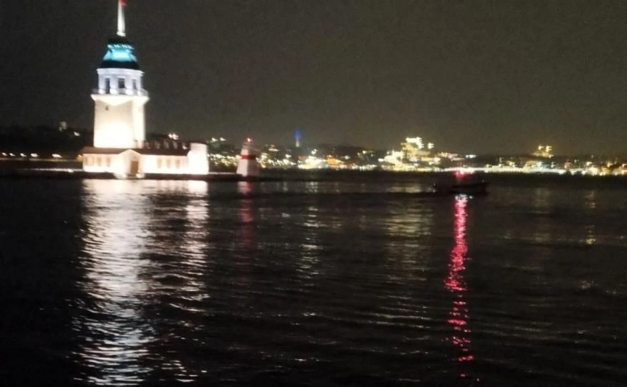 Üsküdar'da bir garip olay: Denize atladı, gözden kayboldu... Nerede bu adam?