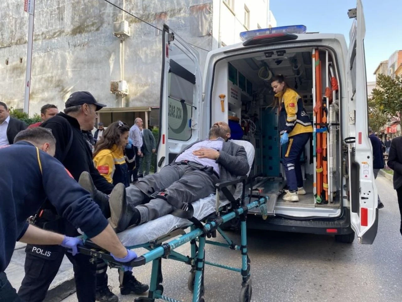 ATM'de sıra bekleme kavgasında silahlar konuştu - 1. Resim