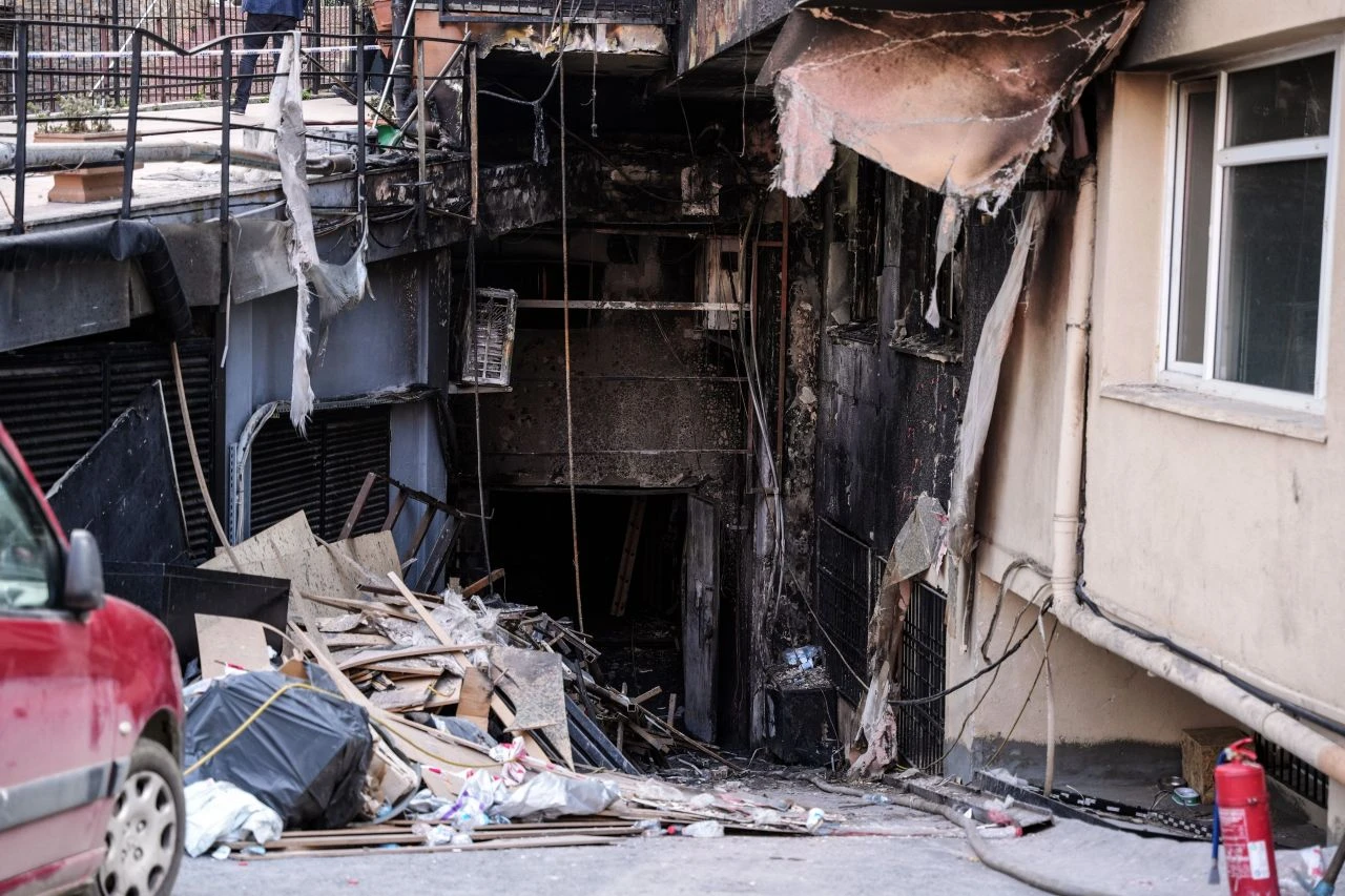 Bakan Ali Yerlikaya paylaştı: İşte Beşiktaş'taki gece kulübü yangınının başlama anı