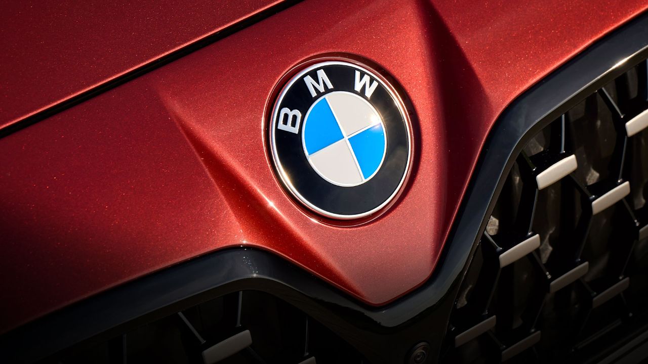 BMW logosunun gizli anlamı! Sürücüler yeni yeni fark ediyor