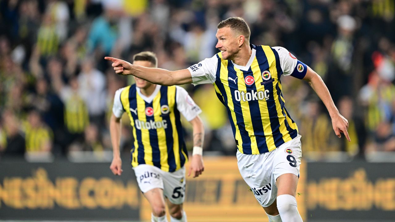 Fenerbahçe şampiyonluk yarışında Adana Demirspor engelini 4 golle aştı
