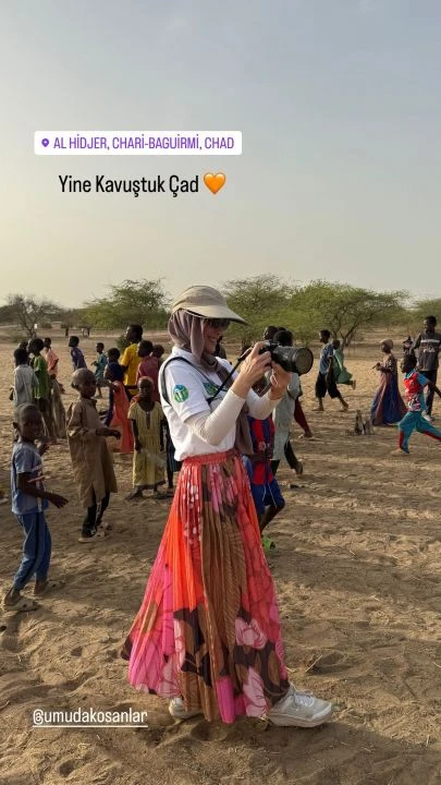 Gamze Özçelik dünyanın diğer ucuna gitti! Reshad Strik ile beraber yetim güldürdü - 1. Resim