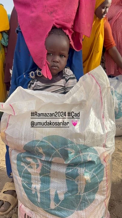 Gamze Özçelik dünyanın diğer ucuna gitti! Reshad Strik ile beraber yetim güldürdü - 2. Resim