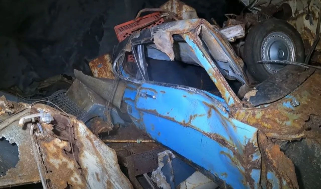 'Kayıp Ruhlar Mağarası'nda ürküten araba mezarlığı! Yerin 20 metre derinliğinde - 3. Resim