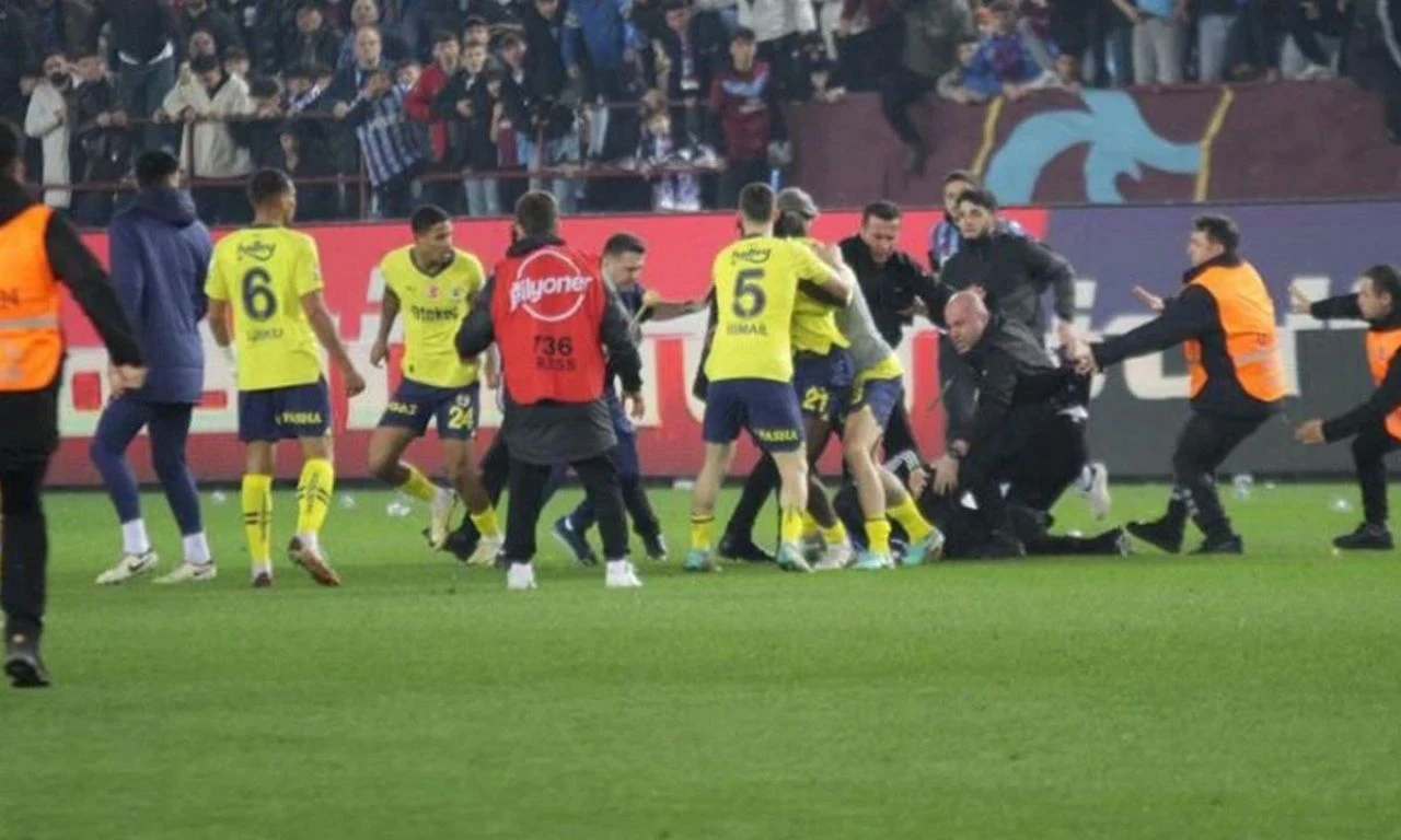 Son dakika! PFDK, olaylı Trabzonspor-Fenerbahçe maçının cezalarını açıkladı