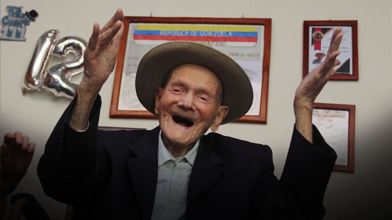 Torunlarının torunlarını gören dünyanın en yaşlı erkeği hayatını kaybetti
