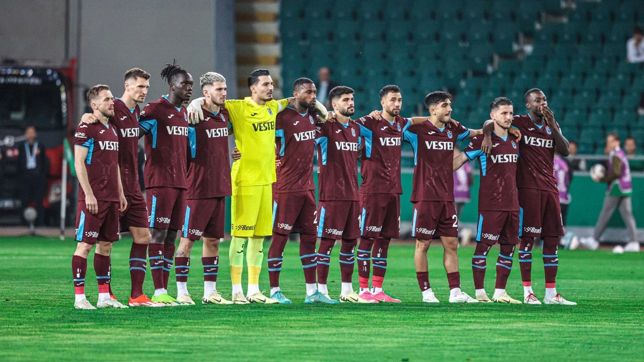 Trabzonsporlu futbolculardan 30 saniyelik protesto 