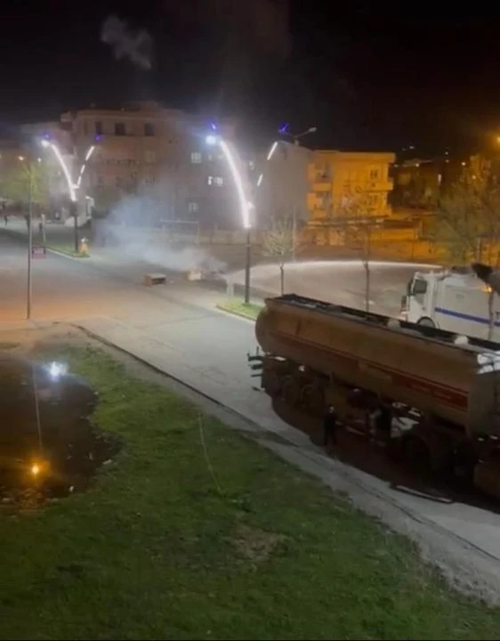 Batman’da izinsiz gösteri yapan gruba polis müdahale etti - 3. Resim