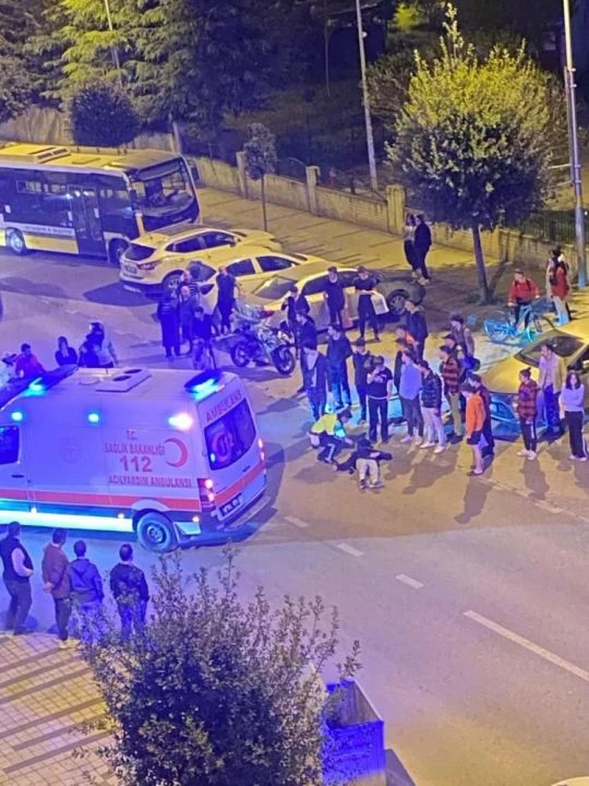 Bursa'da feci kaza: Otomobille çarpışan motosikletli yaralandı - 1. Resim