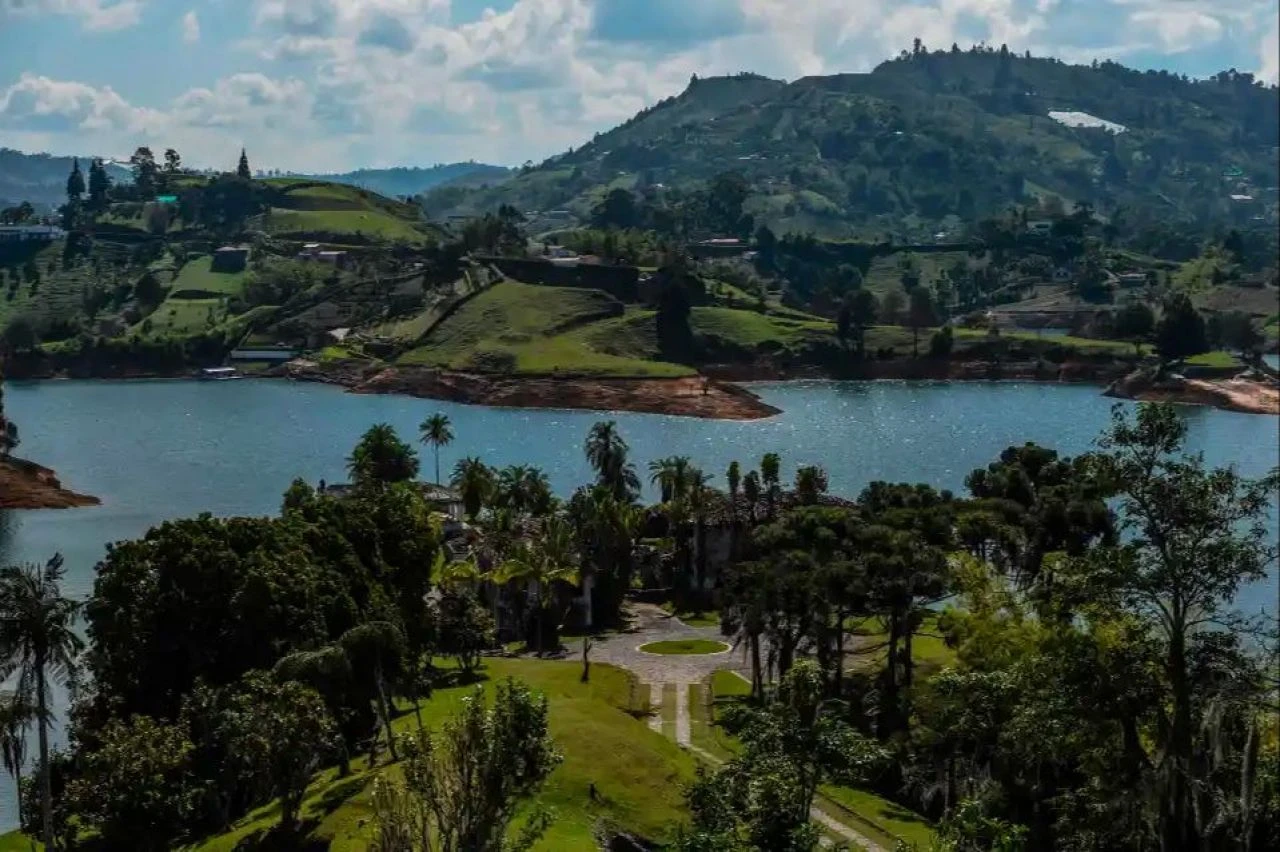 Saklı malikanede hazine avı! Herkes gizli parayı arıyor - 6. Resim