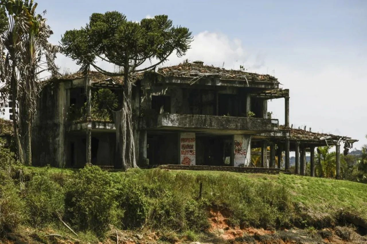 Saklı malikanede hazine avı! Herkes gizli parayı arıyor - 1. Resim