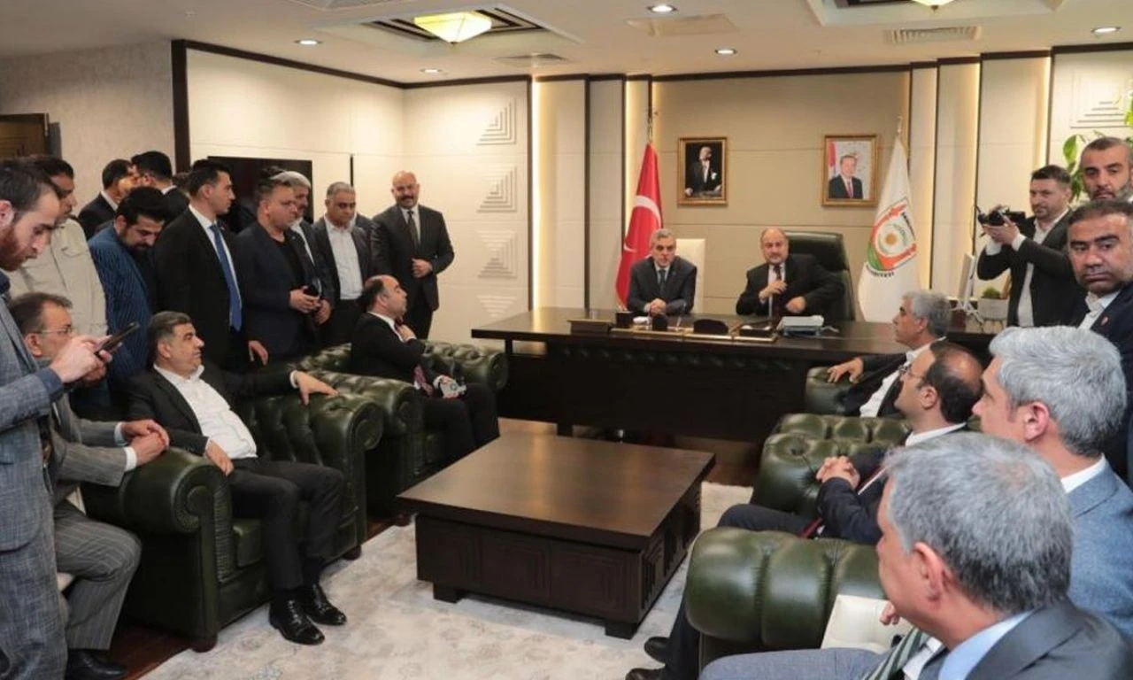 Şanlıurfa resmen Yeniden Refah'ta... Mehmet Kasım Gülpınar mazbatayı aldı - 1. Resim