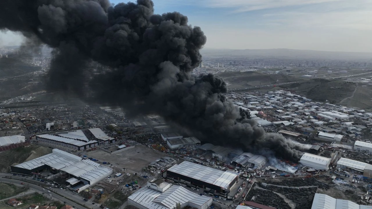 Son dakika! Ankara'da Hurdacılar Sitesi'nde yangın: Dumanlar gökyüzünü kapladı - 2. Resim