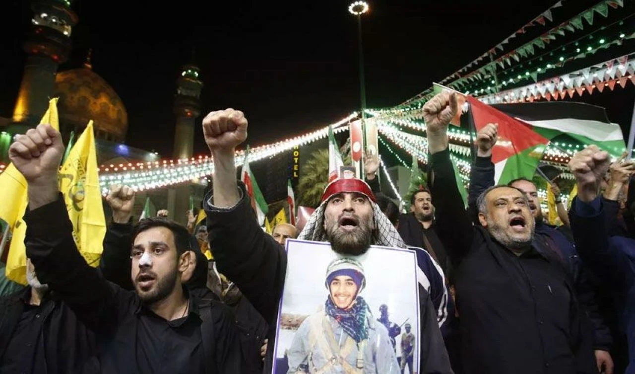 Son dakika! İsrail 'maksimum seviyede alarm' verdi! Birçok ülkede diplomatlar tahliye ediliyor - 1. Resim