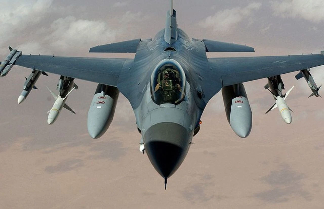 Tayvan’daki deprem F-16'ları da vurdu