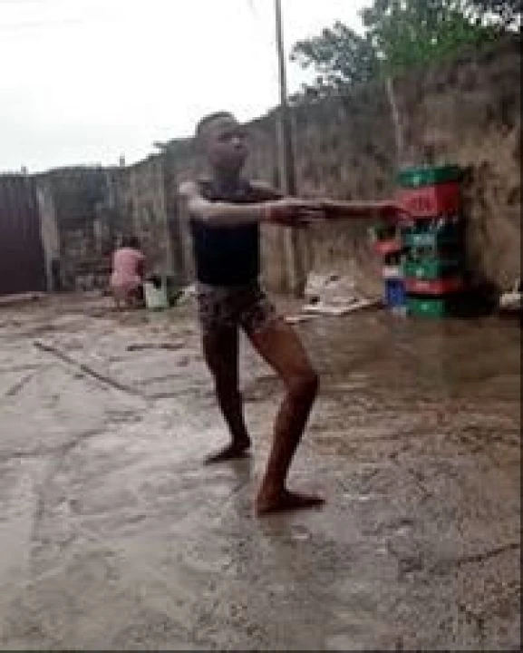 Yağmur altında dans ederken çekilen videosu hayatını değiştirdi! Belgeseli yapılacak