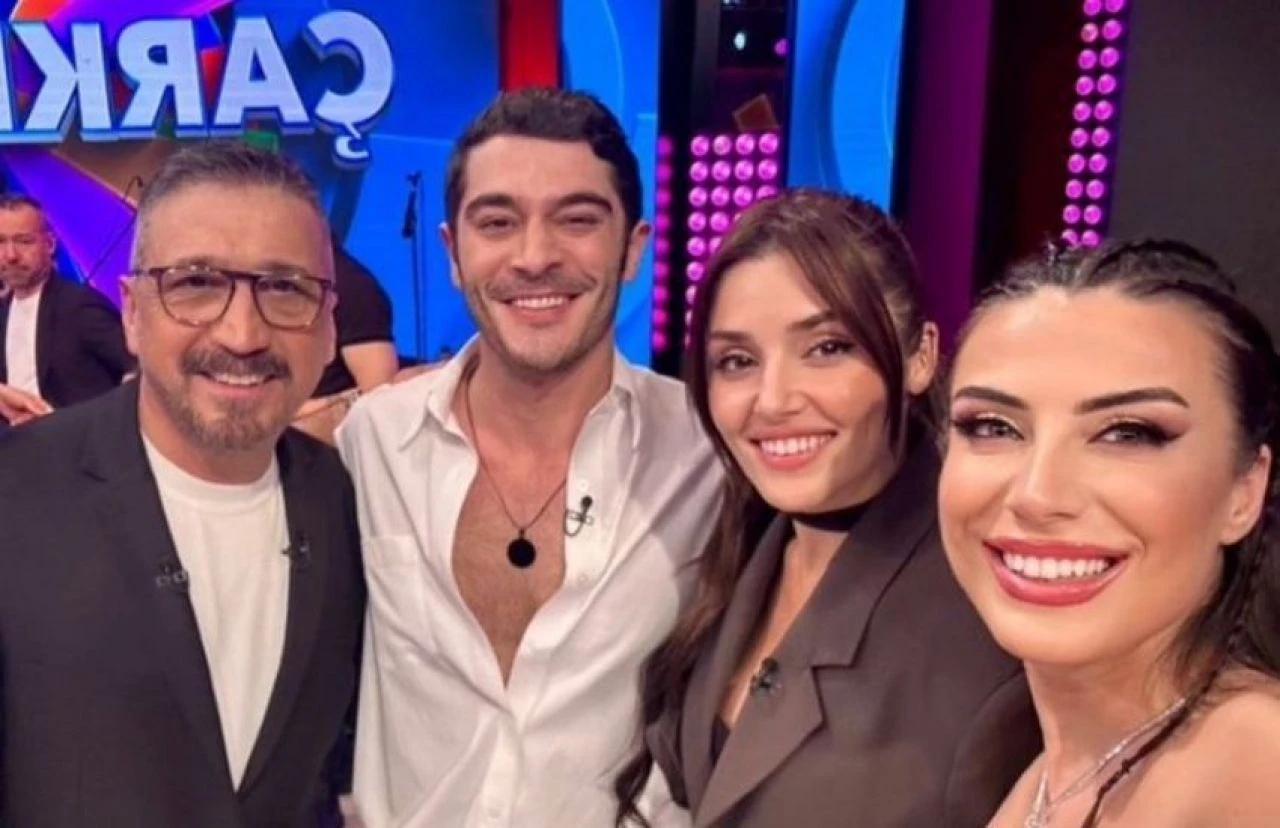 Çarkıfelek'e konuk olan Hande Erçel ile Burak Deniz'den ilk kareler geldi - 2. Resim