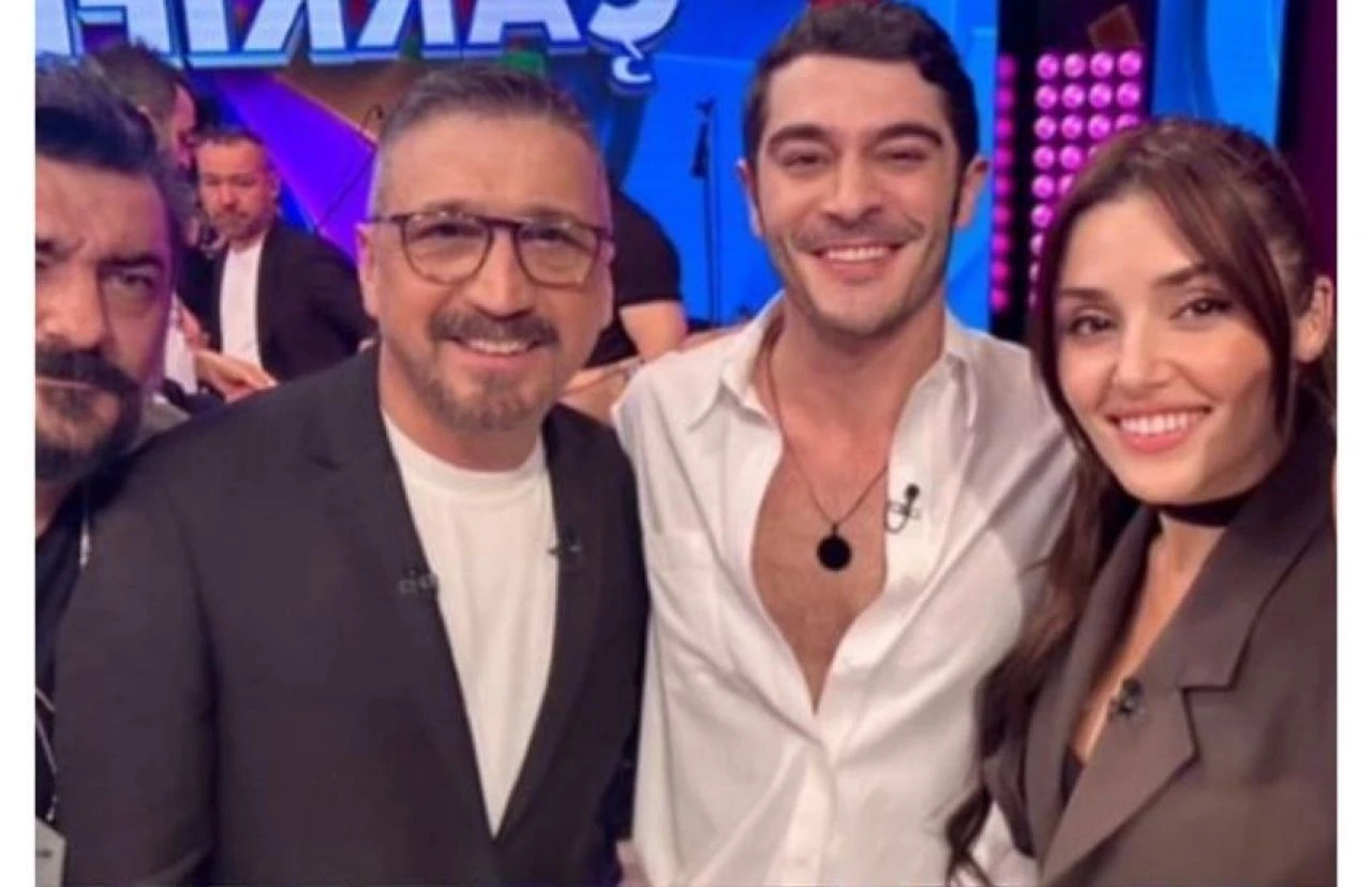 Çarkıfelek'e konuk olan Hande Erçel ile Burak Deniz'den ilk kareler geldi - 1. Resim