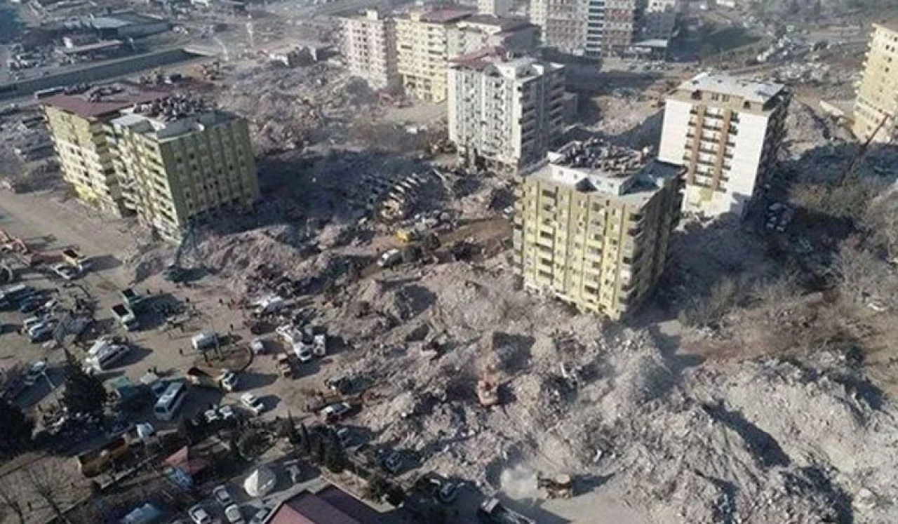 Depremden 14 ay sonra fark edildi! Polis memuru, çocuk sanılarak Kayseri'de defnedildi!