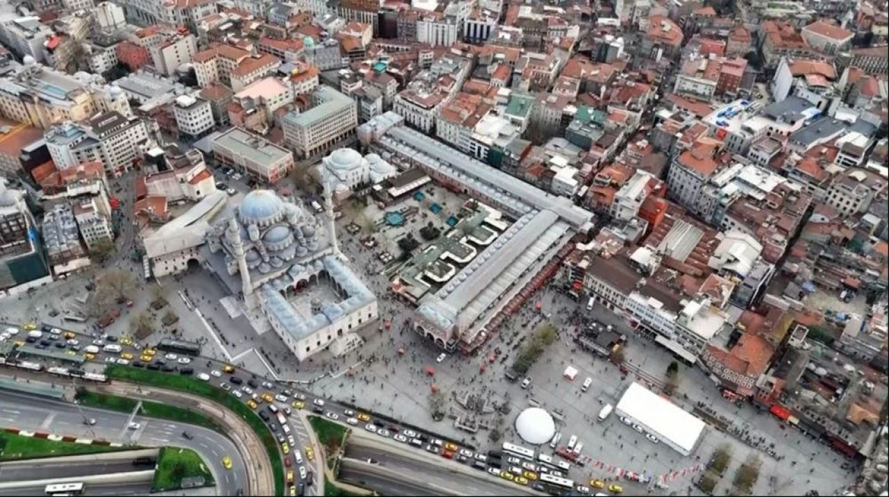 Eminönü'nde bayram öncesi alışveriş yoğunluğu