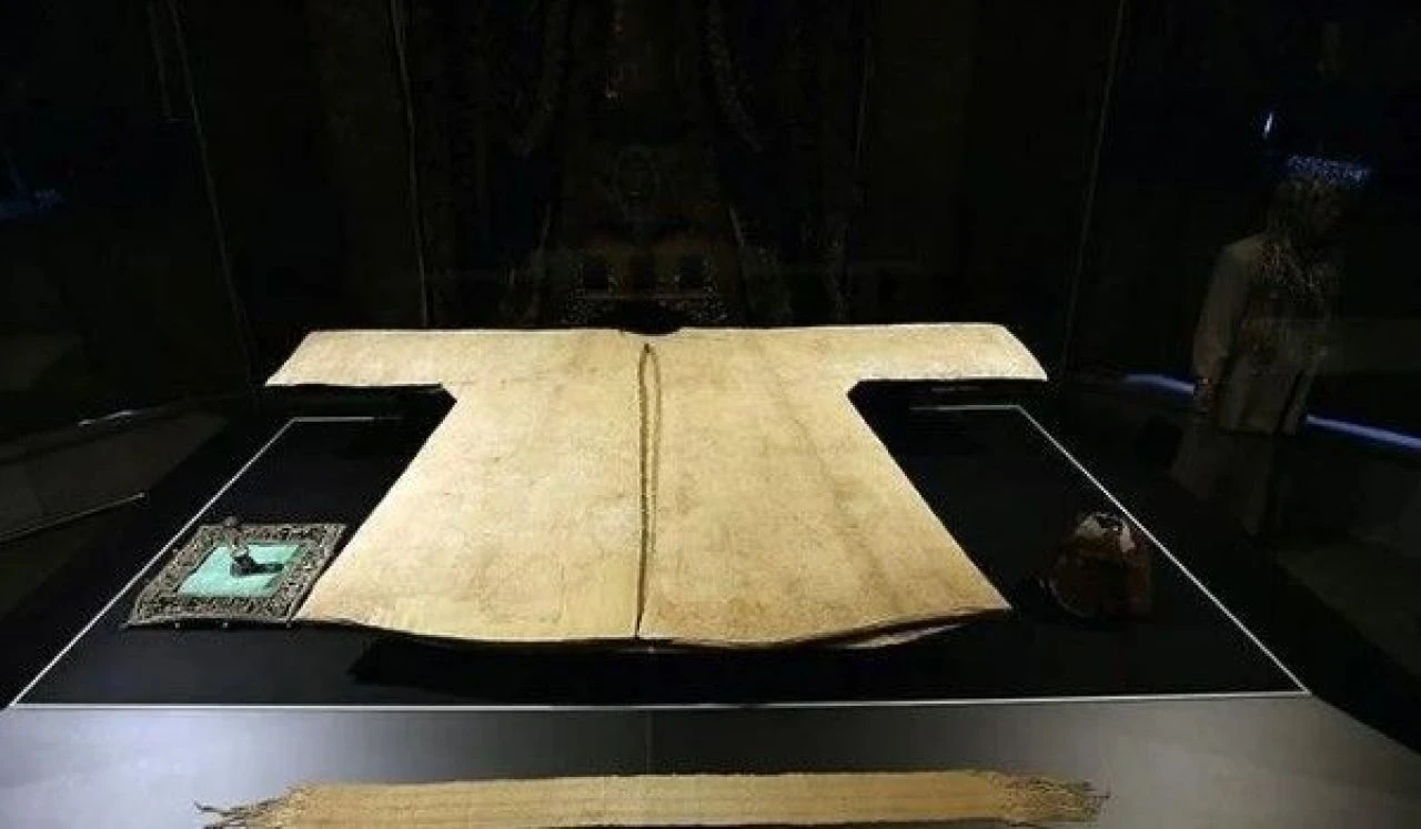 Hırka-i Şerif ziyaretleri Kadir Gecesi'nde 03.00'e kadar devam edecek