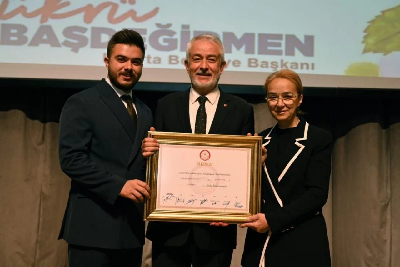 İkinci kez Isparta Belediye Başkanı seçilen Şükrü Başdeğirmen mazbatasını aldı - 3. Resim