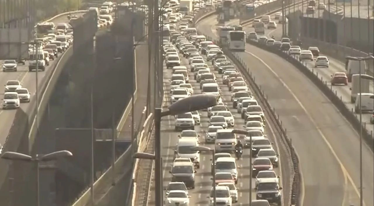 İstanbul trafiğinde bayram yoğunluğu! Yüzde 80'e dayandı  