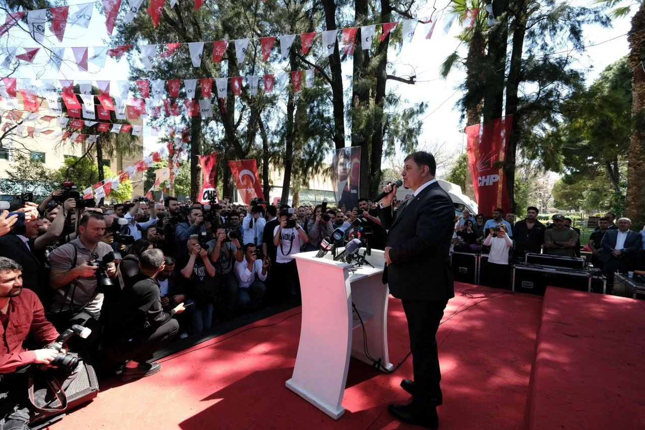 İzmir'de Cemil Tugay dönemi başladı: Mazbatasını aldı