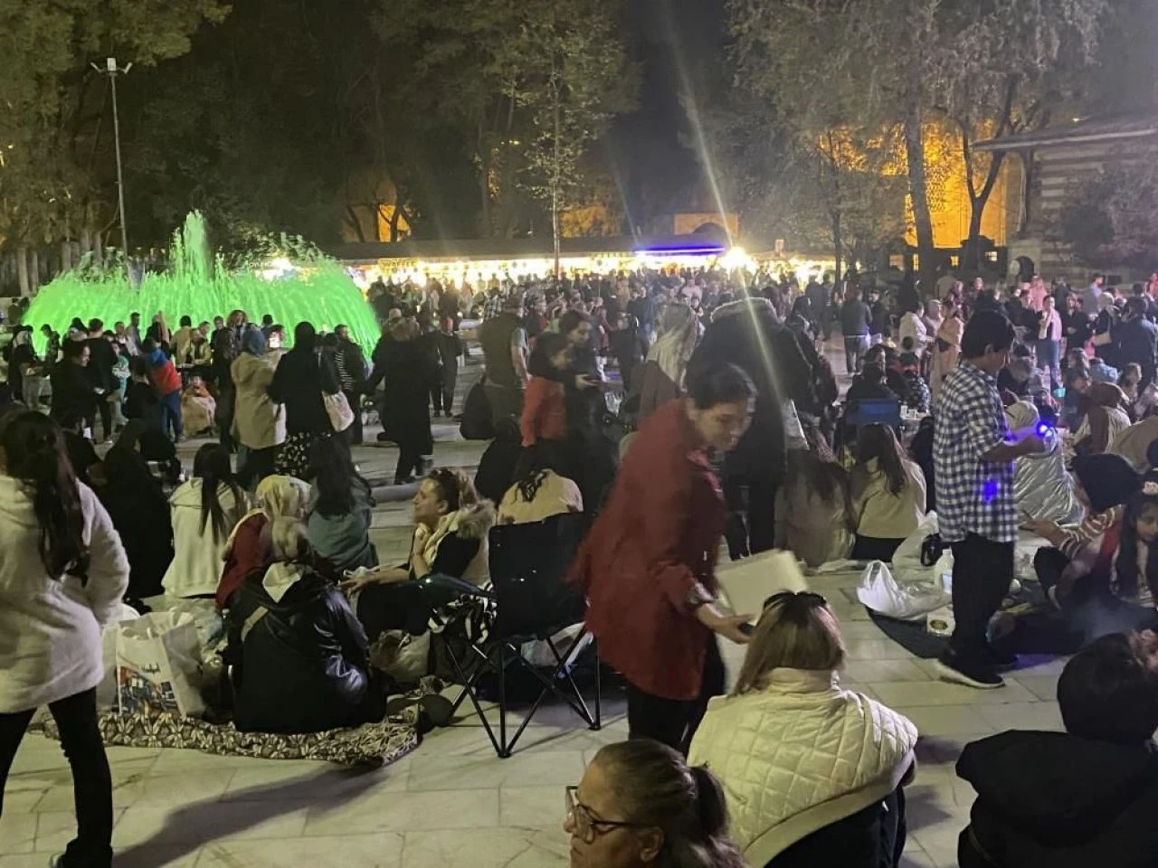Kadir Gecesi'nde vatandaşlar Eyüpsultan’a akın etti - 2. Resim