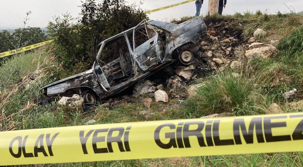 Mersin'de dehşete düşüren olay! Anne ve oğlu evde baba araçta yanarak can verdi