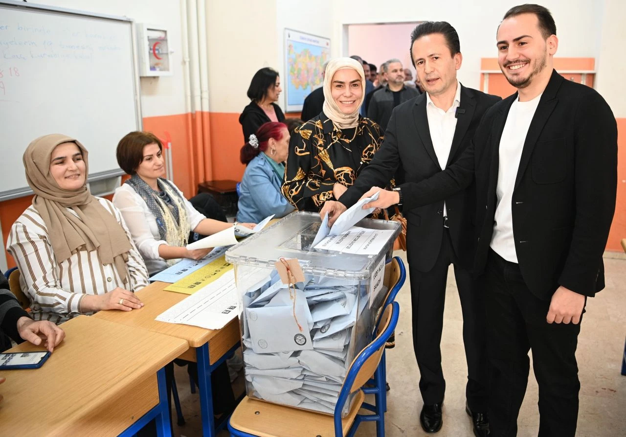 Şadi Yazıcı'dan İmamoğlu'nun, görev devretmeden ihale verdiği iddiasına cevap