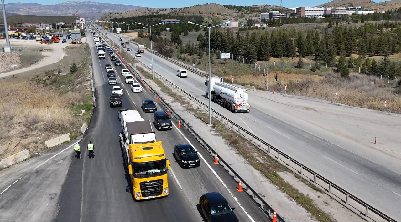 9 günlük bayram tatili başladı! Vatandaşlar yollara düştü