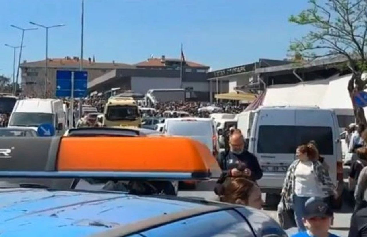 'Bomba var' diye bağırdı, vatandaşın kaçışı kameraya yansıdı - 1. Resim