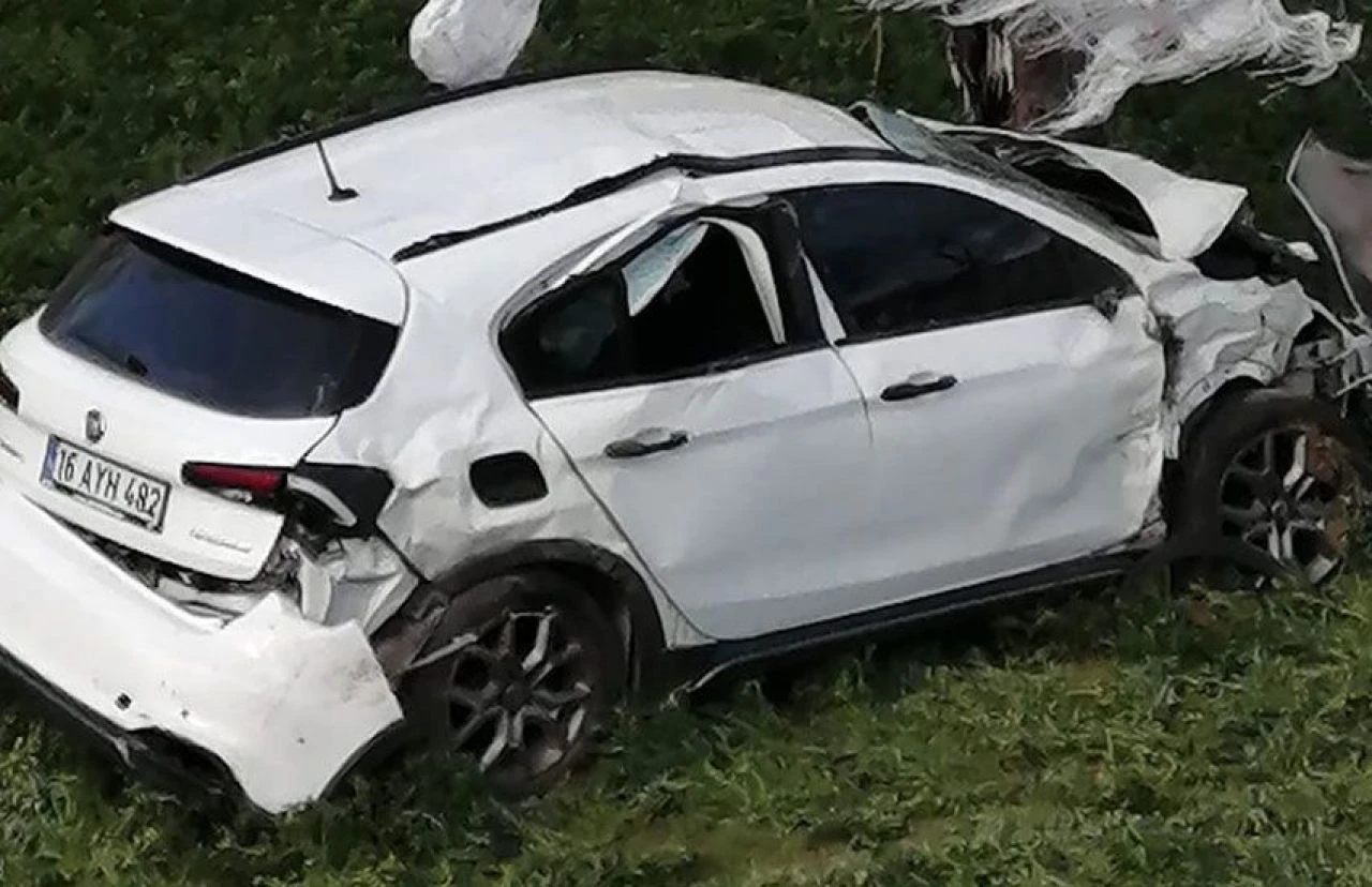 Bursa’da otomobil tarlaya devrildi: Ölü ve yaralılar var! - 1. Resim
