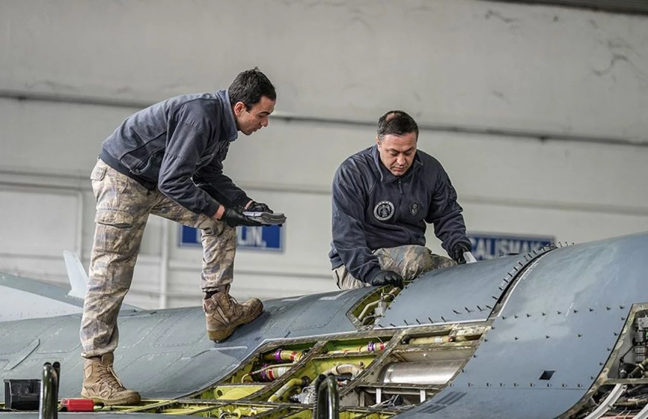 F-16'lar F-5'ler... Türk Ordusunun 'semadaki gözleri' böyle işlem görüyor - 3. Resim