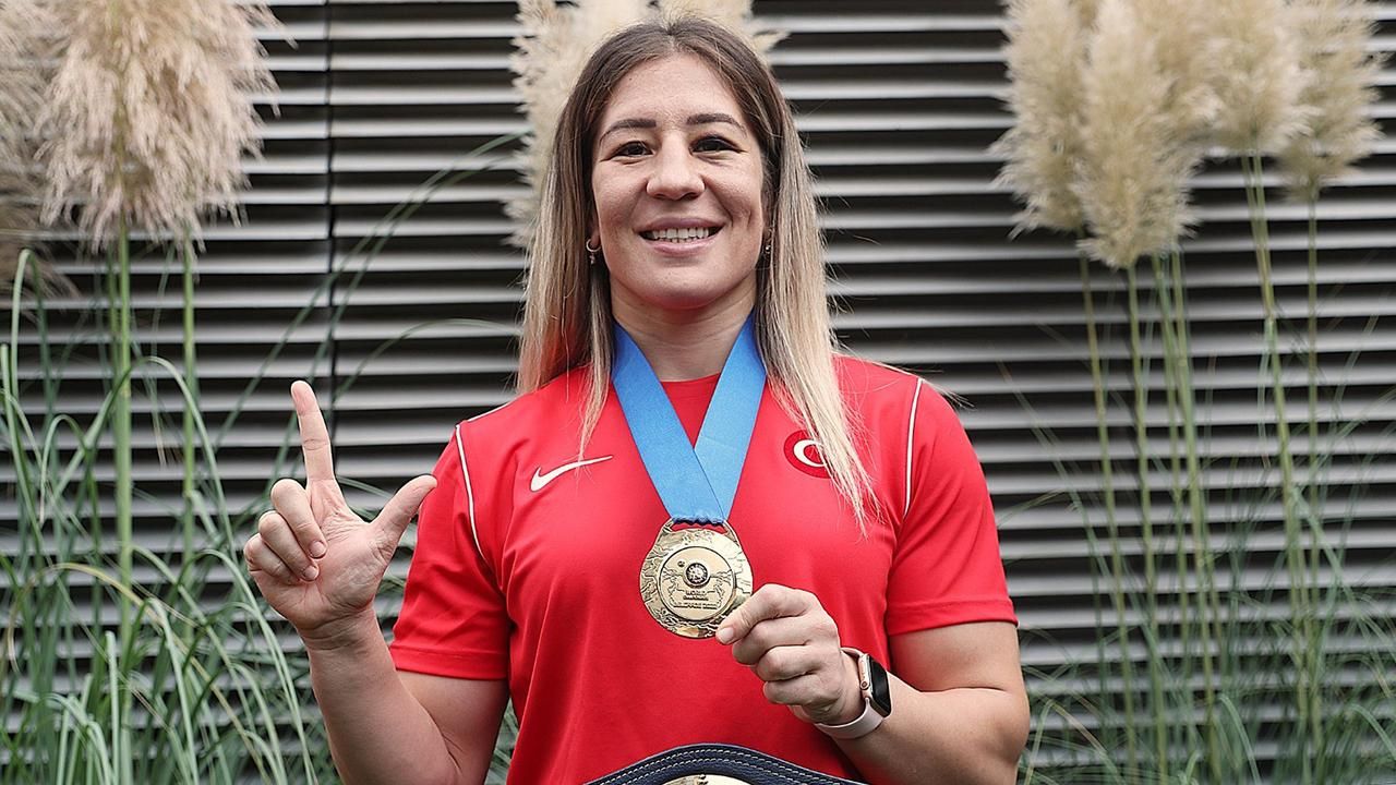 Milli güreşçi Yasemin Adar Yiğit 2024 Olimpiyat biletini aldı