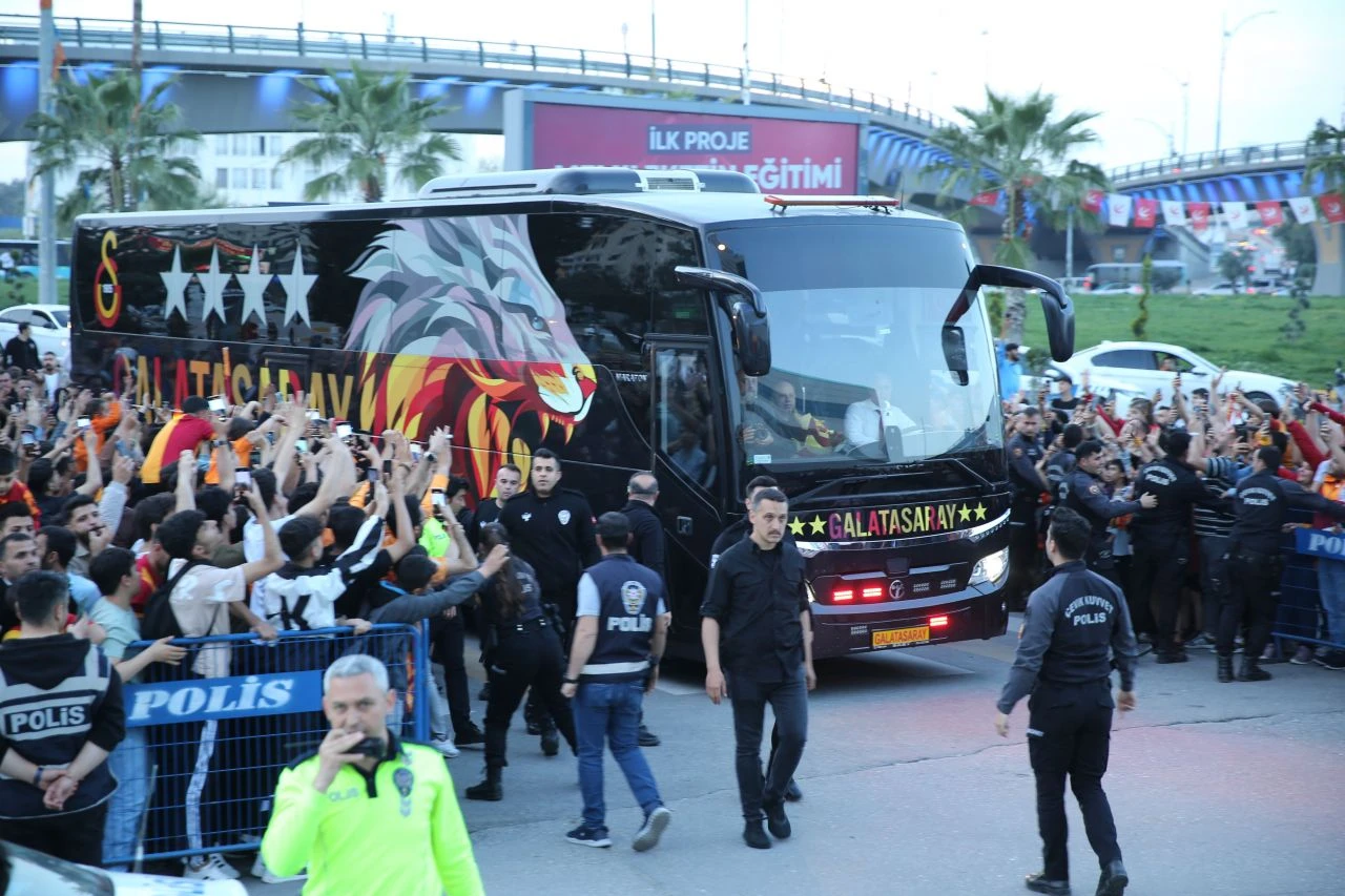 Süper Kupa öncesi Muslera ve Okan Buruk'tan Fenerbahçe açıklaması