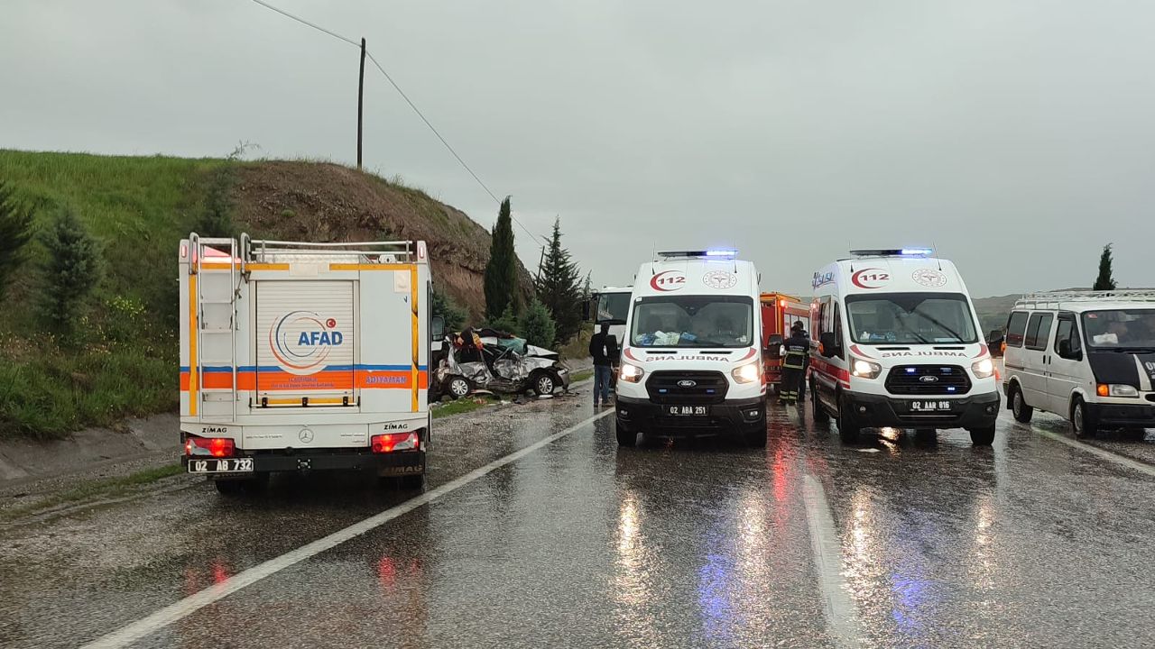 Adıyaman&#039;da feci kaza: 2 kişi hayatını kaybetti