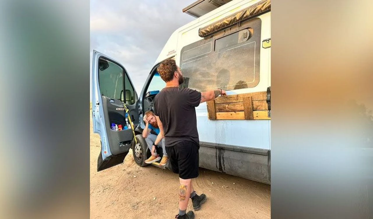 Afrika'nın tamamı boyunca koşan genç rekor yolunda soyuldu, kaçırıldı ama vazgeçmedi!