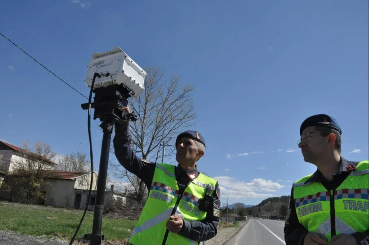 Bayram tatili yolunda hız yapan sürücülere geçit yok