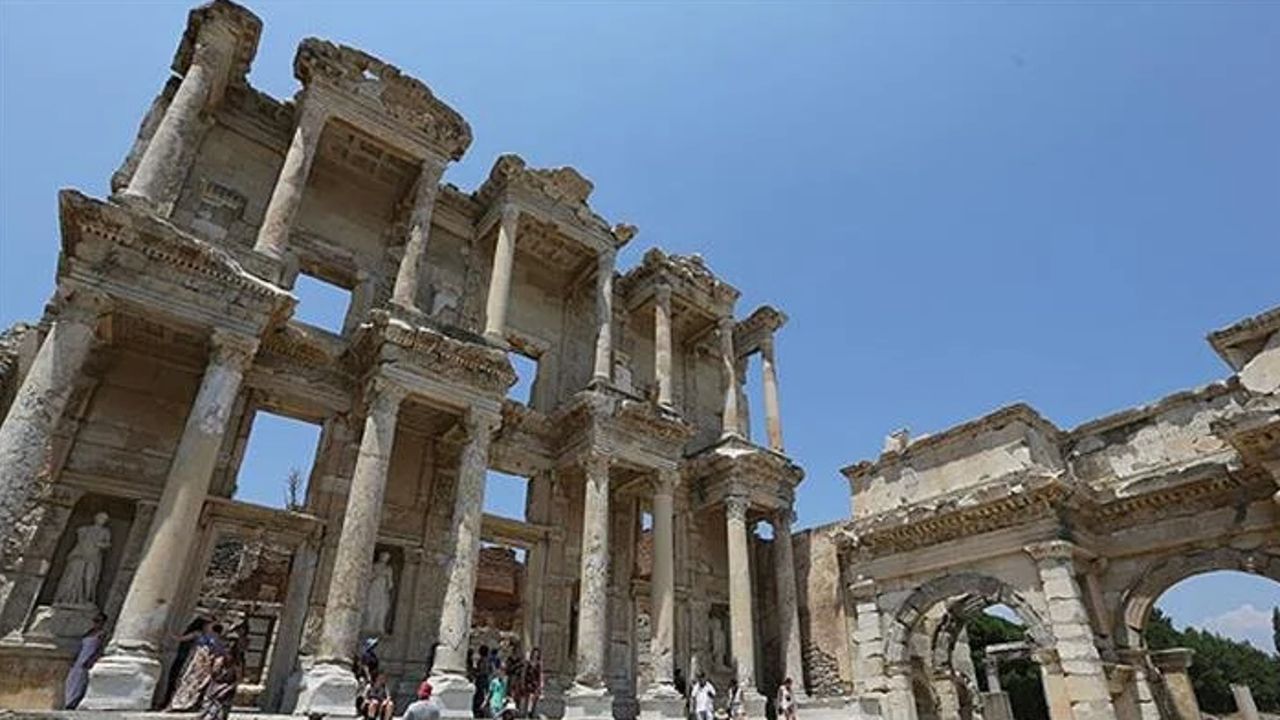 Bayramda Pamukkale Hierapolis Ören Yeri, İzmir Efes Ören Yeri 08.00-20.00 saatleri arasında açık olacak