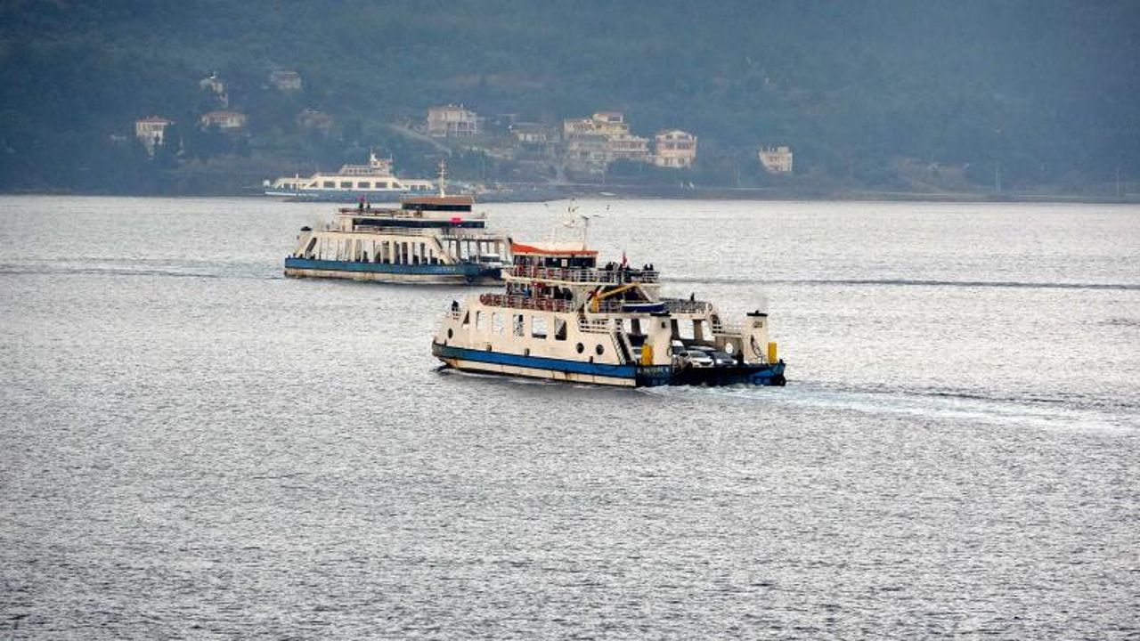 Çanakkale Boğazı&#039;nda feribot seferleri saatsiz yapılıyor