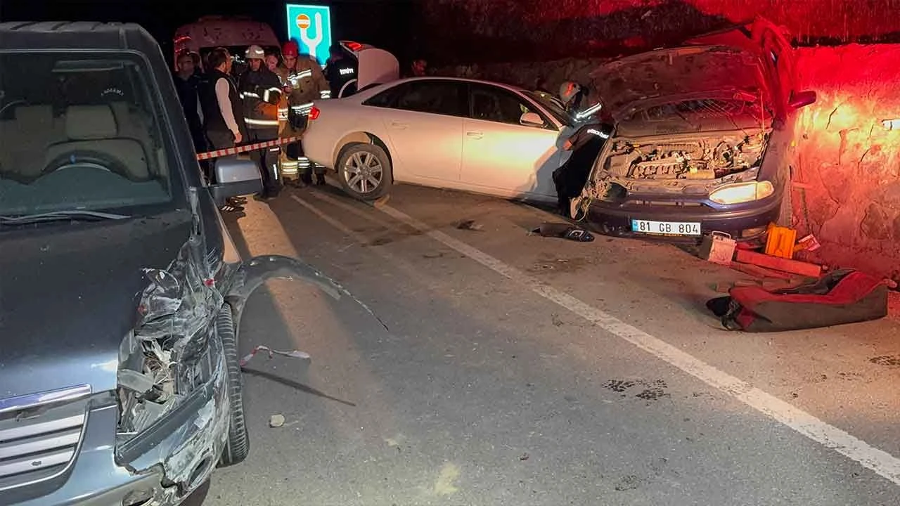 Düzce'de zincirleme kaza: 1 ölü, 3 yaralı - 1. Resim