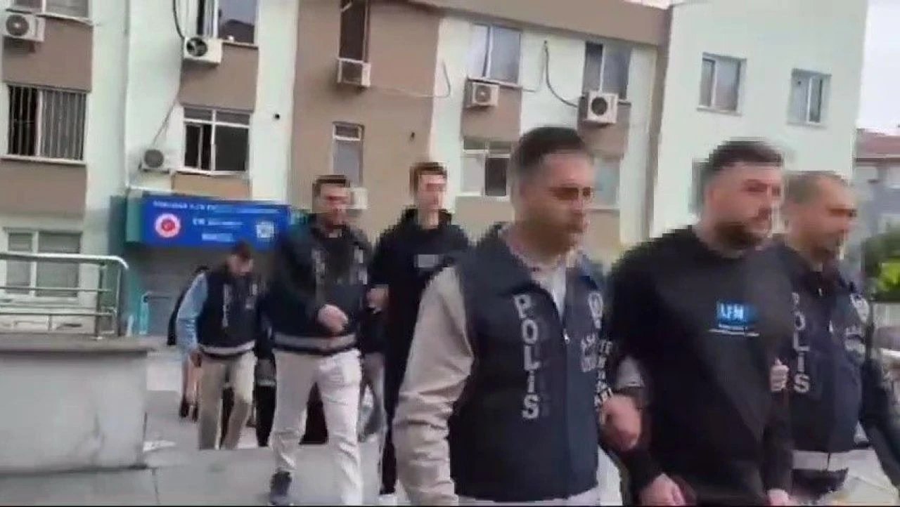 Galatasaraylı baba ve kıza <a href=