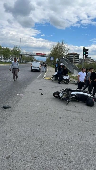 Kamyonla çarpışan motosiklet sürücüsü hayatını kaybetti
