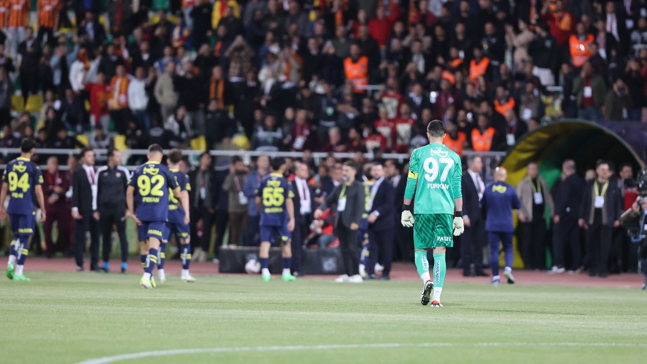 Süper Kupa maçı yarıda kaldı! Fenerbahçeli futbolculardan flaş paylaşım