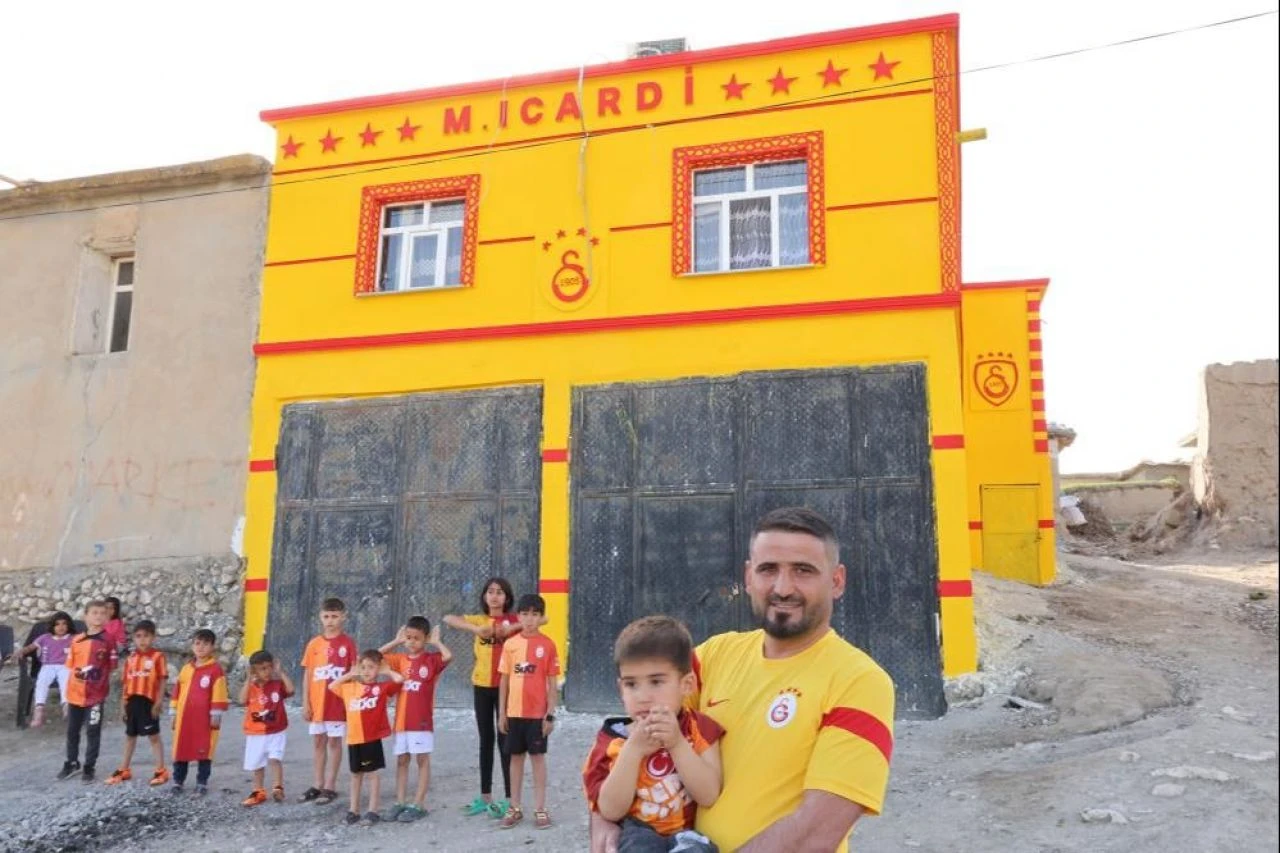 Yere göğe sığmayan aşk... Çılgın Galatasaray taraftarı evinin dış cephesine Icardi yazdırdı! Bir de mesajı var