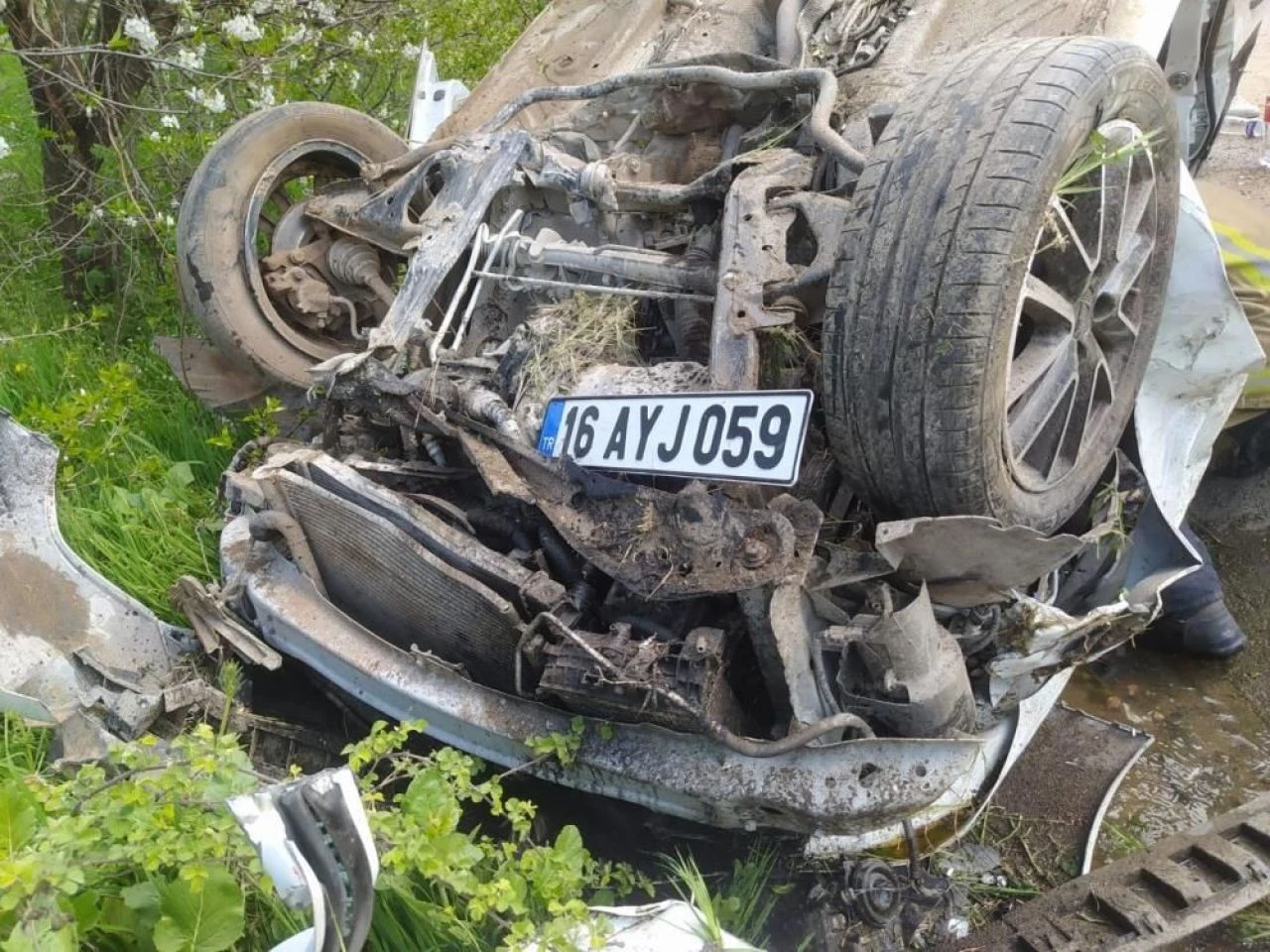 Bursa'da otomobil devrildi : 4 yaralı - 1. Resim